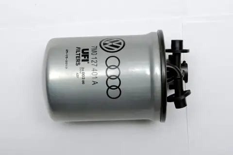 Filtr paliwa UFI z logo Audi. Kontrolka woda w filtrze paliwa może sygnalizować potrzebę wymiany.