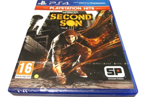 Okładka gry PlayStation 4 "inFAMOUS Second Son" z postacią Delsina Rowem, otoczoną płomieniami.
