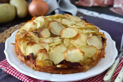 Tarte raclette sans pomme de terre, une création dorée et croustillante, prête à régaler.