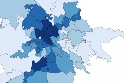 Mappa di Roma con quartieri colorati in diverse tonalità di blu, che indicano dati specifici per ogni zona.
