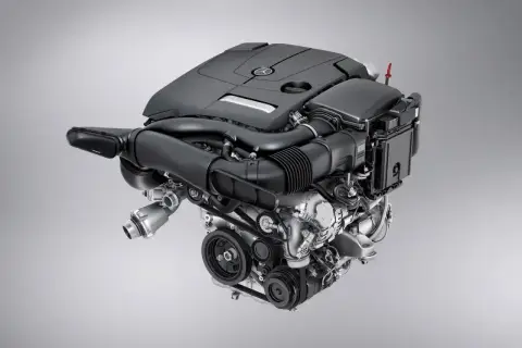 Nowoczesny silnik samochodowy. Zastanawiasz się, ile kosztuje przełożenie silnika w aucie? Ten przykład pokazuje złożoność mechaniki.