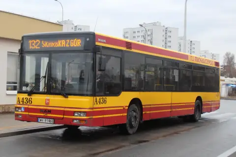 Autobus linii 132 Warszawa, o numerze bocznym A436, marki MAN, z napisem ITS Michalczewski, gotowy do jazdy.