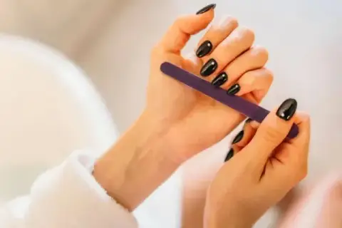 Jakie pilniki do manicure hybrydowego wybrać, aby uniknąć uszkodzeń?