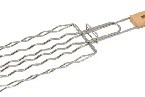 A silver grill basket with a wooden handle that says "MUURIKKA".