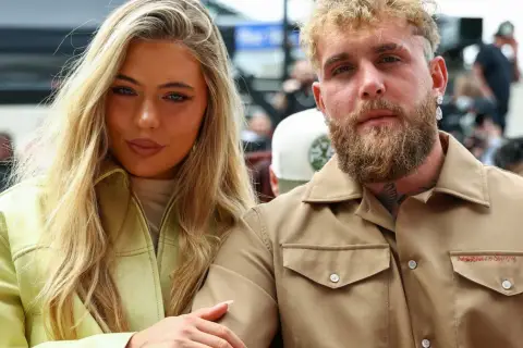 Jutta Leerdam i jej partner Jake Paul na wydarzeniu.