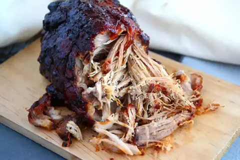 Soczysty pulled pork, idealny do kanapek. Prosty pulled pork przepis na pyszne danie.