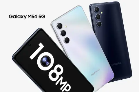 Galaxy M54 5G z aparatem 108 MP. Trzy telefony Samsung w różnych kolorach.