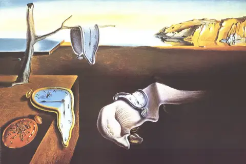 Schmelzende Uhren auf einer surrealen Landschaft, die die beständigkeit der erinnerung symbolisieren. Ein Baum trägt eine Uhr, eine andere liegt auf einem Tisch.