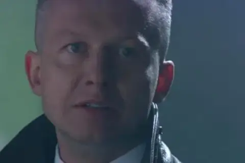 Cytat A kto umarł, ten nie żyje - znaczenie i kontekst w filmie Psy