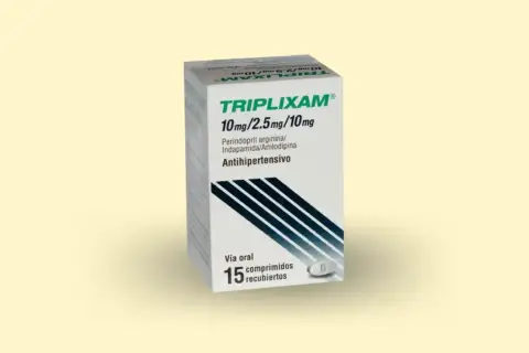 Opakowanie leku Triplixam, zawierające 15 tabletek powlekanych, stosowane w leczeniu nadciśnienia.