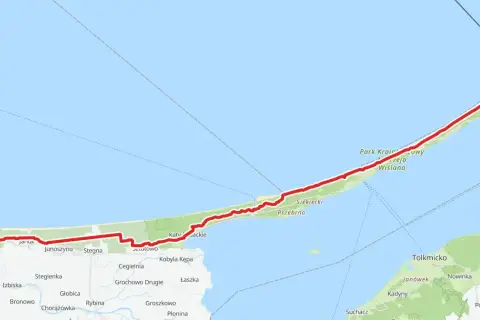Mapa pokazuje trasę rowerową Mierzeja Wiślana, biegnącą wzdłuż wąskiego pasa lądu między Zatoką Gdańską a Zalewem Wiślanym.
