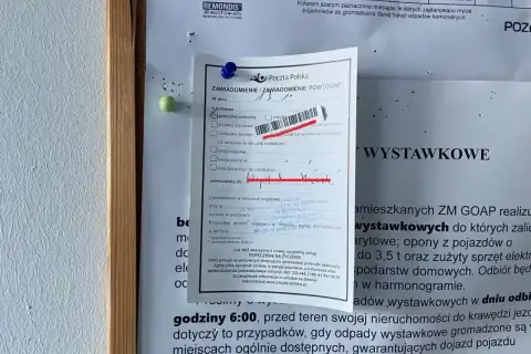 Awizo bez numeru przesyłki z Poczty Polskiej. Zawiadomienie o próbie doręczenia paczki, którą można odebrać w placówce.
