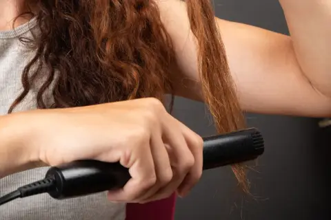 Loki i fale prostownicą dla mężczyzn? Prosty poradnik krok po kroku