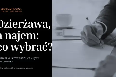 Dłoń w garniturze pisze piórem na dokumencie, obok filiżanka kawy.