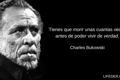 Retrato de Charles Bukowski fumando, con una de sus frases crueles: "Tienes que morir unas cuantas veces antes de poder vivir de verdad.