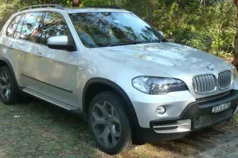 Pojemność baku BMW X5 E70 - co musisz wiedzieć o paliwie?