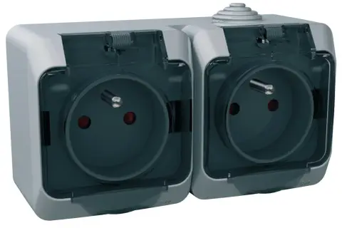Podwójna puszka natynkowa z klapkami ochronnymi, idealna do bezpiecznego podłączenia urządzeń elektrycznych w trudnych warunkach.