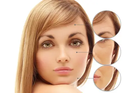 Kvinnas ansikte med närbilder som visar rynkor före och efter behandling med retinoid eller retinol.