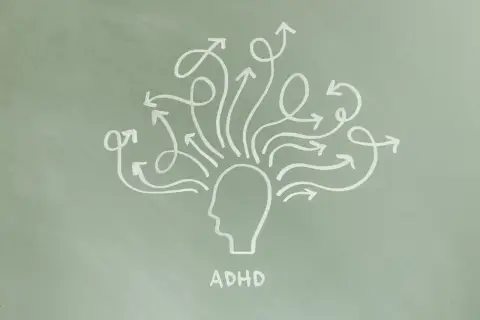 Rysunek głowy z wieloma strzałkami wychodzącymi z niej, symbolizującymi różne rodzaje ADHD i chaos myśli.