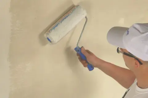 Czym gruntować gładź przed malowaniem, aby uniknąć złych efektów?