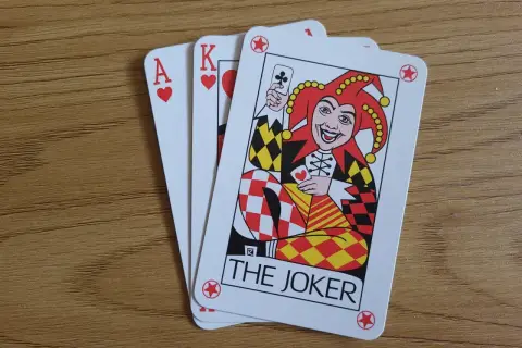 As, Król i Joker - idealny zestaw, by zacząć grę w pokera.