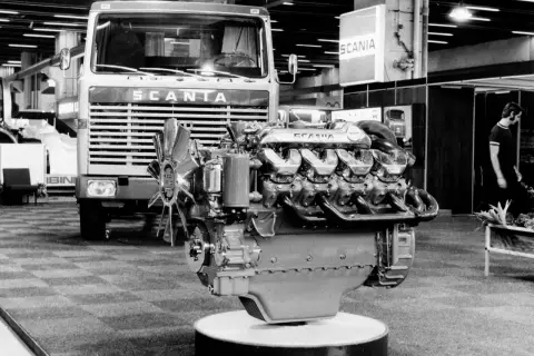 Scania Super czy V8? Wybierz silnik idealny dla Twojego biznesu!