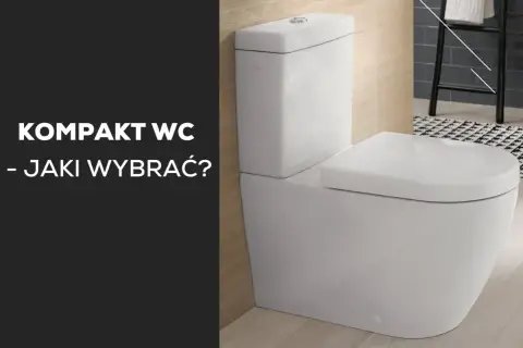 Nowoczesny kompakt WC w łazience. Biała ceramika, drewniane panele i czarno-biała mata.