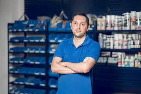 Czy pracodawca może zmienić Twój system pracy? Sprawdź prawa