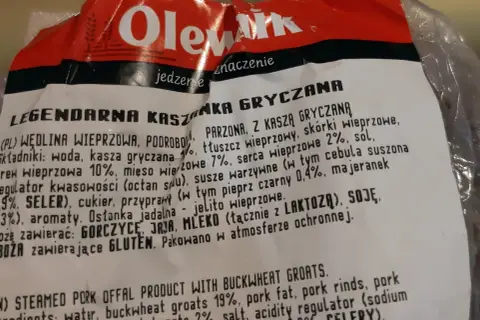 Legendarna kaszanka z kaszą gryczaną, wieprzowiną i podrobami. Składniki: woda, kasza gryczana, tłuszcz wieprzowy, skórki wieprzowe.