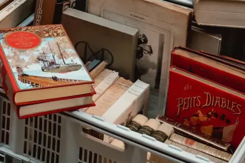 Lombard przyjmie książki? Tak, ale tylko wartościowe! Poradnik