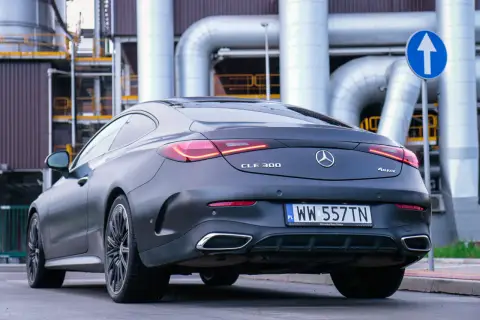Mercedes C300 Coupé (C205): Czy warto kupić? Usterki, ceny, CLE