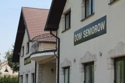 Dom seniora Dąbrówka: Jak wybrać idealne miejsce dla bliskich?