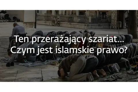 Grupa muzułmanów modlących się na zewnątrz, z tekstem "Ten przerażający szariat... Czym jest islamskie prawo?".