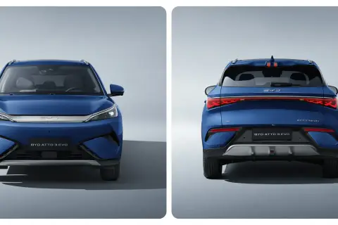 Dwa ujęcia niebieskiego BYD ATTO 3 EVO: przód i tył. Elegancki SUV z nowoczesnym designem.