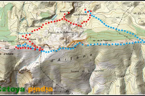 Mapa topográfico de la **sierra de Aitana** con rutas marcadas en rojo y azul. Se aprecian puntos de interés como Coves de Forata y Alt d'Aitana.