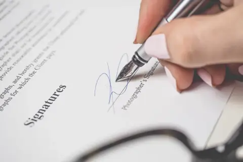 Jak uzyskać akt notarialny? Proste kroki i ważne informacje