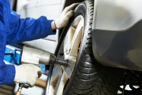Ile kosztuje naprawa opony? Sprawdź ceny i uniknij wysokich kosztów