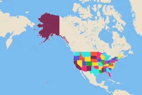 Mapa USA z kolorowymi stanami, w tym Alaska i Hawaje. Stany USA alfabetycznie, pogrupowane kolorami.