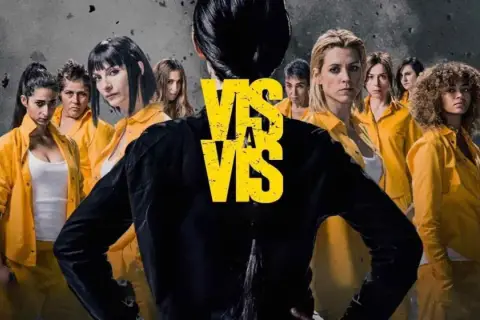 Un gruppo di donne in divise gialle, con il logo "VIS A VIS" in evidenza. La trama di Vis a Vis è ricca di colpi di scena.
