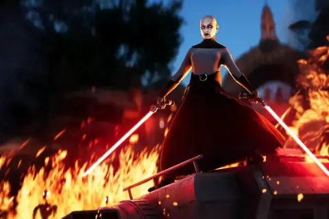 Siostra Nocy z podwójnym mieczem świetlnym na tle płomieni, jakby z gry Star Wars Battlefront 3.