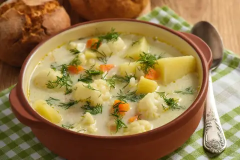Zupa Kalafiorowa jak u Babci: Przepis na Smak Dzieciństwa