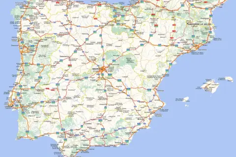 Mapa Hiszpanii z zaznaczonymi autostradami, miastami i wybrzeżem. Widoczne są główne drogi, takie jak A-2, A-7, AP-7, łączące miasta od Lizbony po Barcelonę.