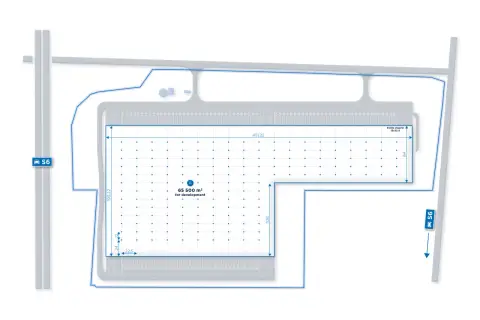 Plan terenu z siatką słupów 12x22.5, wymiary 451,22 x 193,22 m. Powierzchnia 65 500 m² do rozwoju. Obok droga S6.