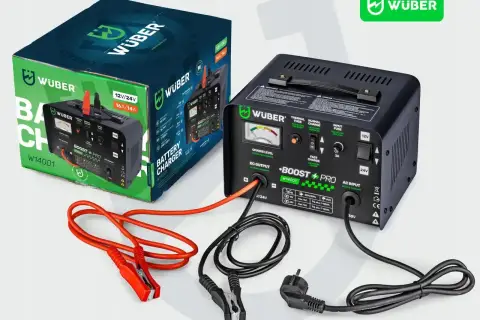 Ładowarka Wuber Boost Pro W14001 do ładowania akumulatora AGM, z kablem zasilającym i zaciskami.