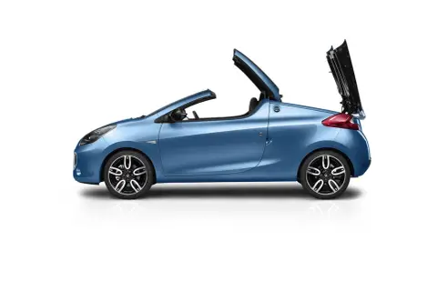 Niebieski kabriolet Renault Wind z otwartym dachem, gotowy na letnią przejażdżkę.