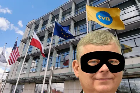 Twarz w masce złodzieja na tle budynku z flagami Polski, USA, UE i TVN. Czy to symbol, dlaczego politycy PiS masowo bojkotują programy w niektórych stacjach tv?