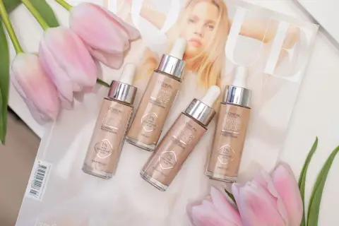 L'Oréal True Match Nude w odcieniach 0.5-2, 2-3, 3-light-medium i 4-5 na okładce magazynu Vogue. Skład serum z kwasem hialuronowym.