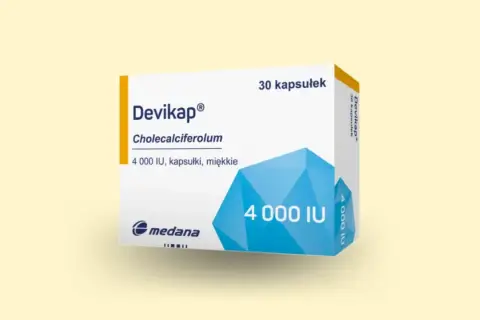 Opakowanie leku Devikap, zawierające 30 kapsułek miękkich z cholekalcyferolem 4000 IU.