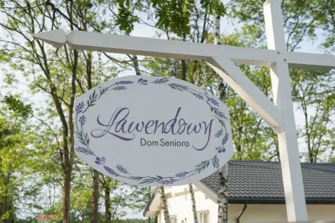 Lawendowy dom seniora: Jak wybrać najlepszą opiekę dla bliskich?