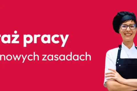 Uśmiechnięta kucharka w fartuchu i czepku. Czy działalność gospodarcza wlicza się do stażu pracy? Dowiedz się więcej o stażu na nowych zasadach.